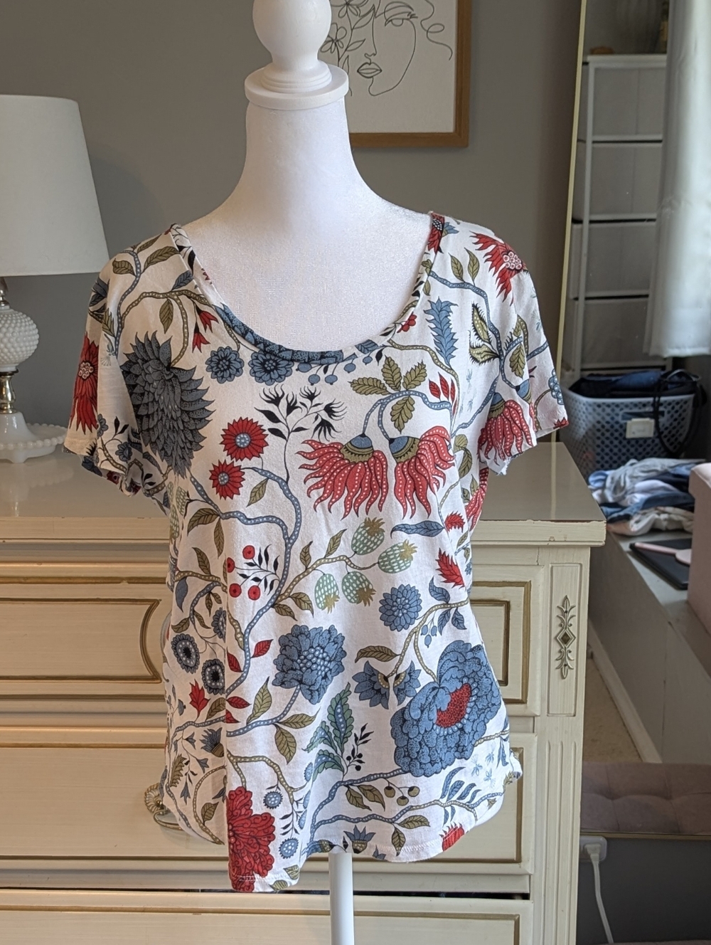 LOFT White Floral Top Tee, M Red And Blue Print